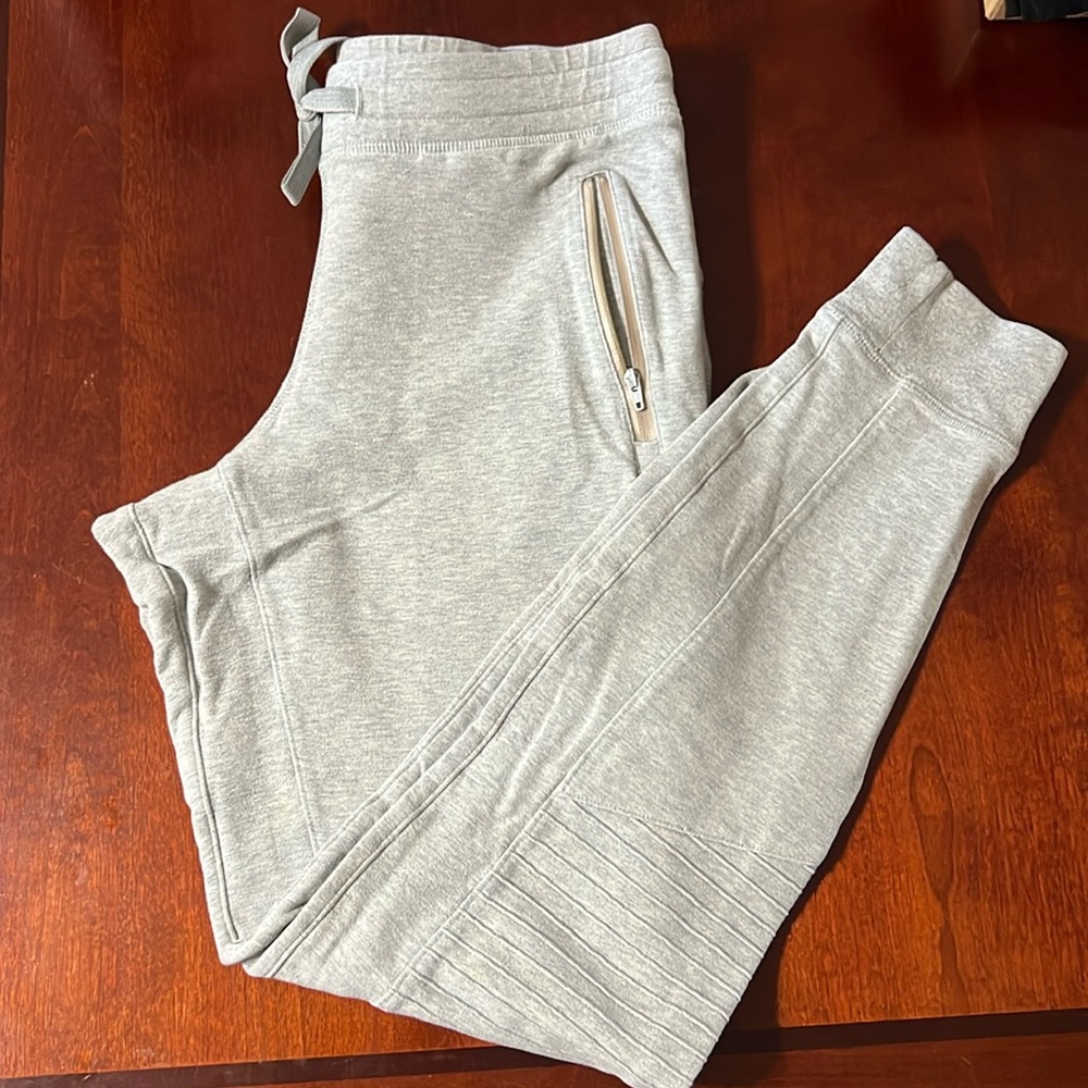 Alo yoga moto jogger pants